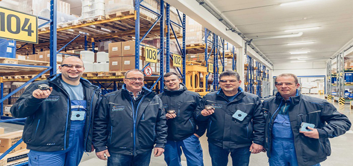 Glass Partner Picavi uses Glass Enterprise Edition for pick-by-vision in warehouses.