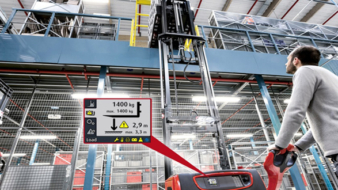 New pallet stacker assistant protects people and goods.