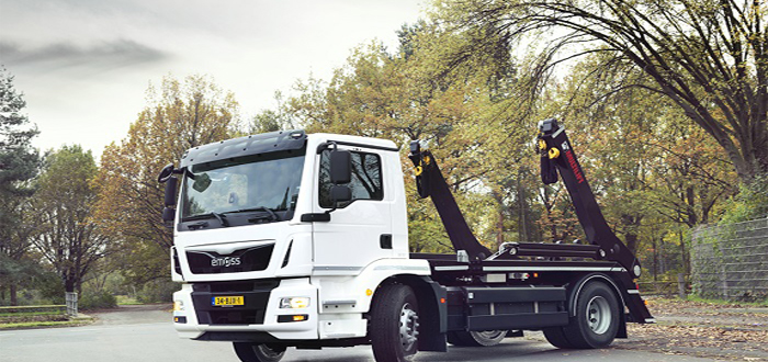 Hiab presents the world’s first electric powered MULTILIFT Futura skiploader.