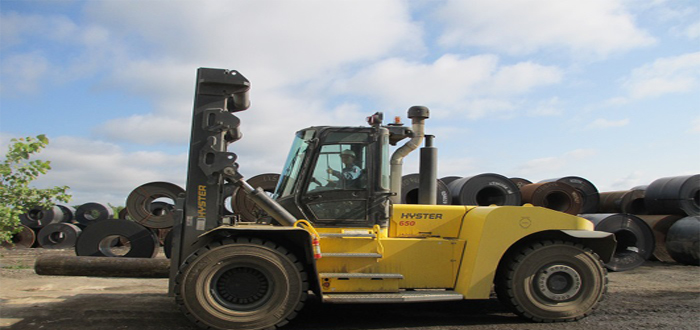 450°C COILS GET LIFTED BY 30 TONNE TRUCK WITH CHAINLESS MAST .