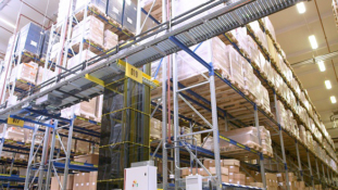 Smart automation reduces the complexity of logistics for the pharmaceutical industry.