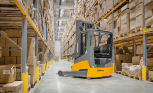 World premiere of the ETV 216i: The world’s first reach truck with built-in lithium-ion battery.