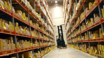 Safety precautions to consider when operating warehouse lifting equipment