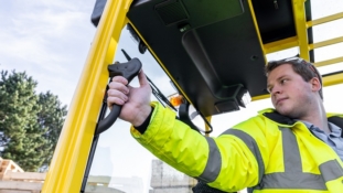 New operator assistance solutions from Hyster® support tough industries 